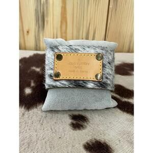 NEW KEEP IT GYPSY hide bracelet in grey